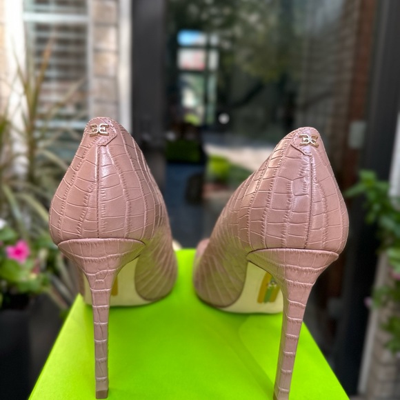 Sam Edelman crocodile print heel. - Picture 3 of 6